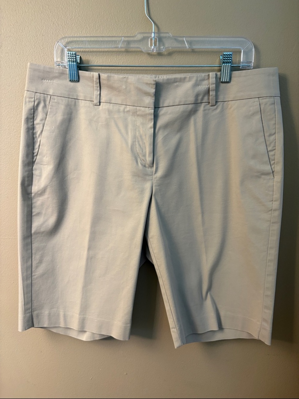 Ann Taylor Boardwalk Bermuda light tan size 10 - Picture 2 of 6